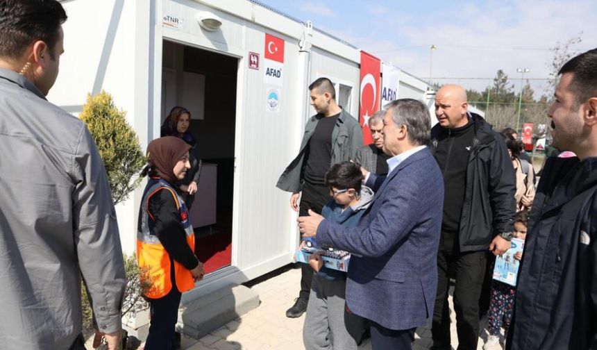 11. Cumhurbaşkanı Abdullah Gül, Kahramanmaraş'ta incelemelerde bulundu: