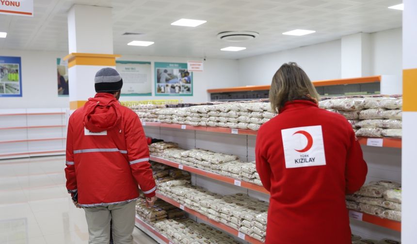 Kızılay depremden etkilenen 4 ilde 5 sosyal market açtı