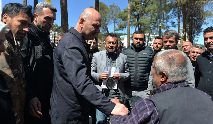 Bakan Soylu, Kahramanmaraş'ın Türkoğlu ilçesinde incelemelerde bulundu
