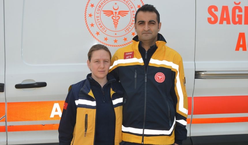 İzinliyken depremzedelerin yardımına koşan sağlıkçı çift, görevini fedakarca sürdürüyor