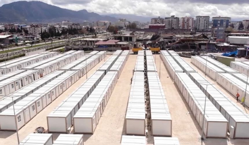 Karmod deprem bölgesine 3 bin konteyner gönderdi