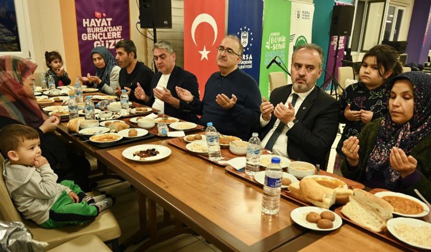 Başkan Aktaş Bursa'da depremzedelerle oruç açtı