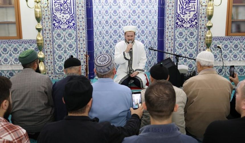 Hafız Osman Bostancı'dan İnegöl'de teravih buluşması