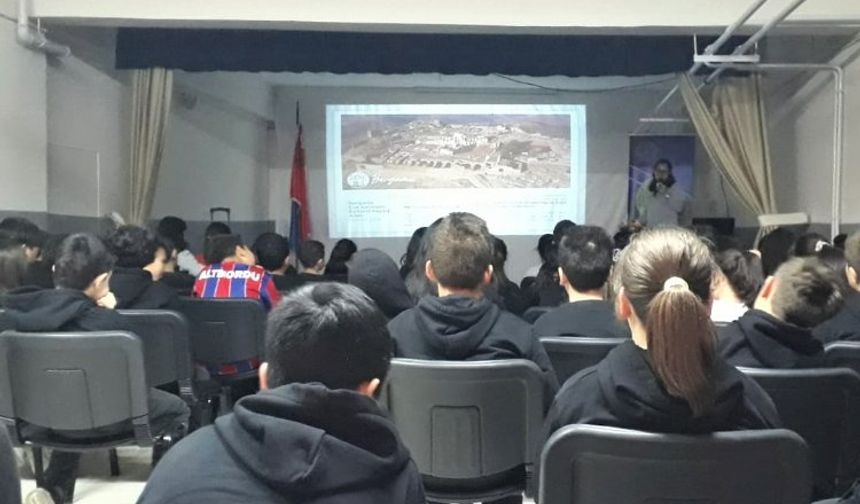İzmir Bergama'da tarihi değerlere farklı eğitim