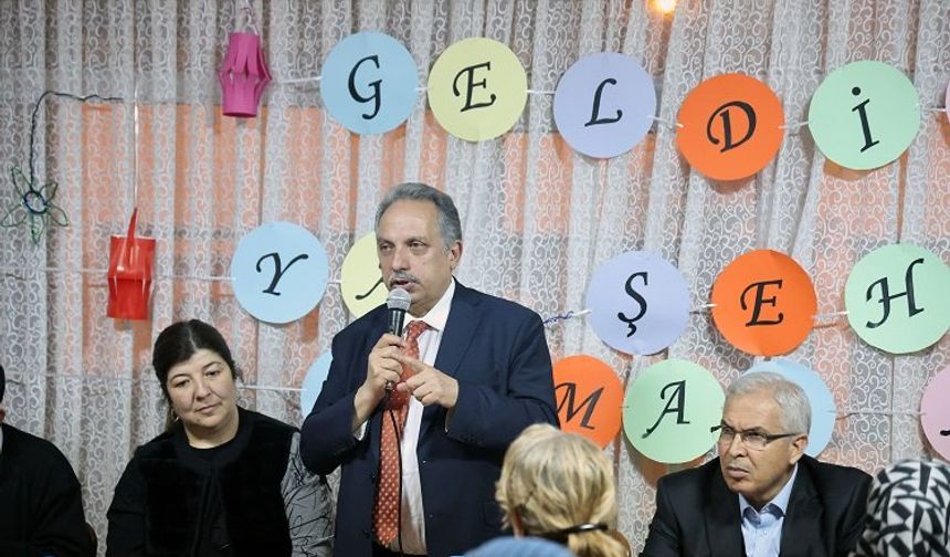 Kayseri Talas protokolü depremzedelerle iftar sofrasında