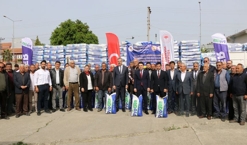 Adana'da çiftçilere soya tohumu dağıtıldı