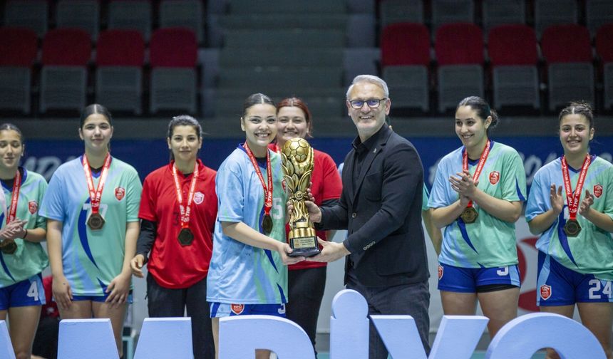 Hentbol Kadınlar 2. Ligi'nde Kepez Belediyespor şampiyon oldu