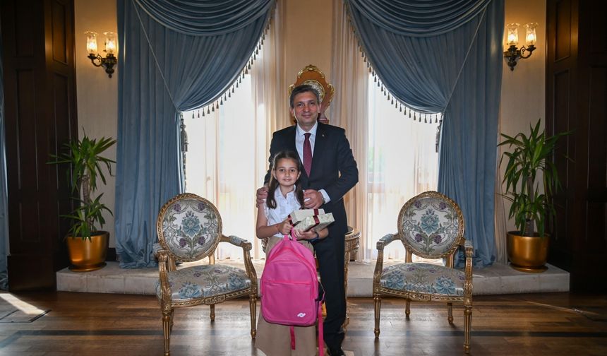 Antalya Valisi Şahin, 23 Nisan dolayısıyla temsili olarak makamını devretti