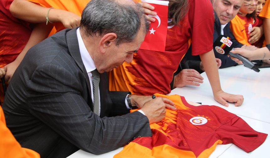 Galatasaray Kulübü Başkanı Dursun Özbek, Hatay'da ziyaretlerde bulundu