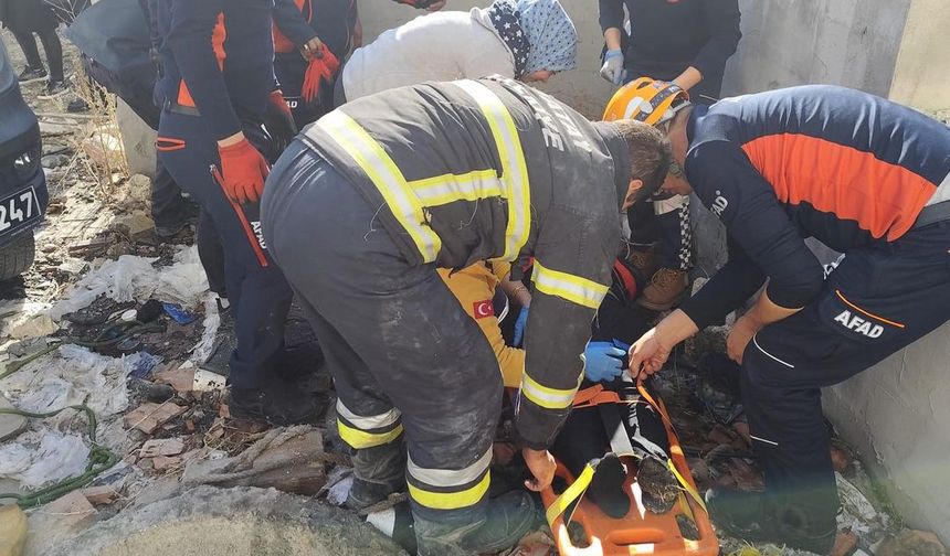 Hatay'da kuyuya düşen kişi kurtarıldı