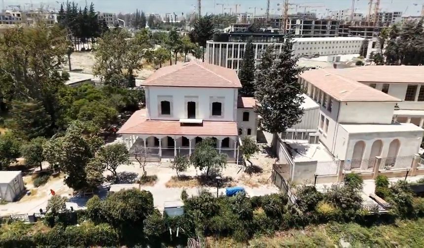 Hatay Valisi Masatlı, restorasyonu süren tarihi valilik binası ve konutunda incelemelerde bulundu