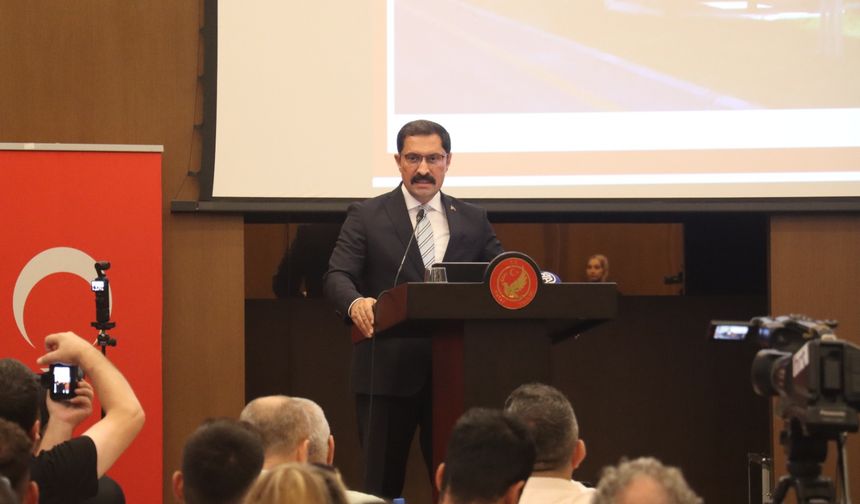 Hatay Valisi Masatlı depremden etkilenen kentte yürütülen çalışmalar hakkında bilgi verdi