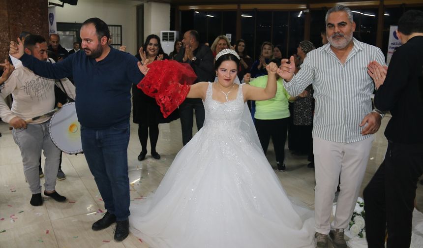 Hatay'da down sendromlu Ezgi'nin gelinlik giyme hayali gerçek oldu