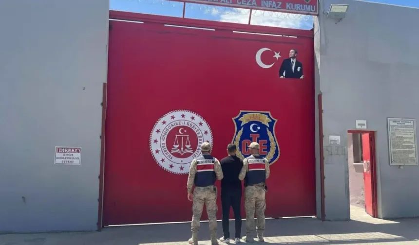 Jandarmadan Aranan Şahıslara Operasyon