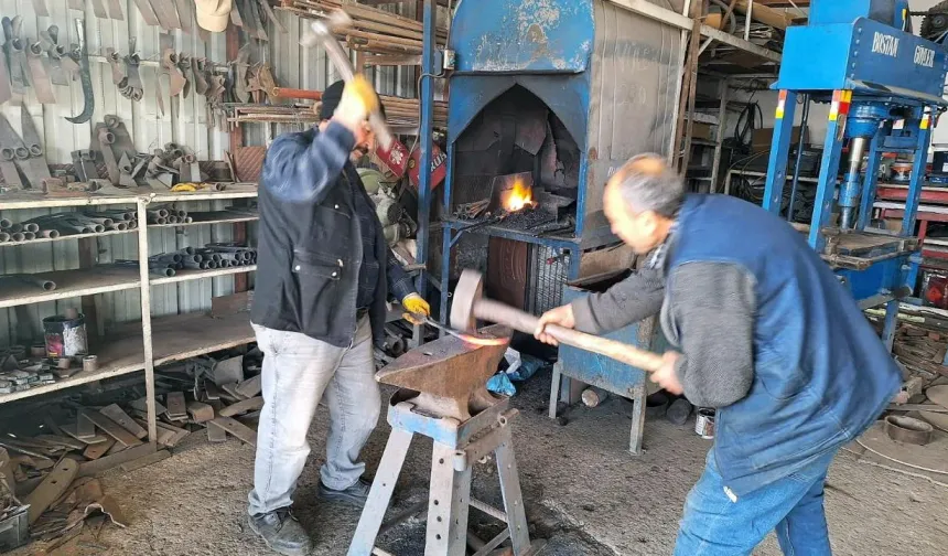 Teknolojiye Direnen Çekiç Sesleri