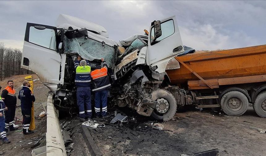 Hassa’da Hafriyat Kamyonu ile Tır Çarpıştı: 1 Yaralı