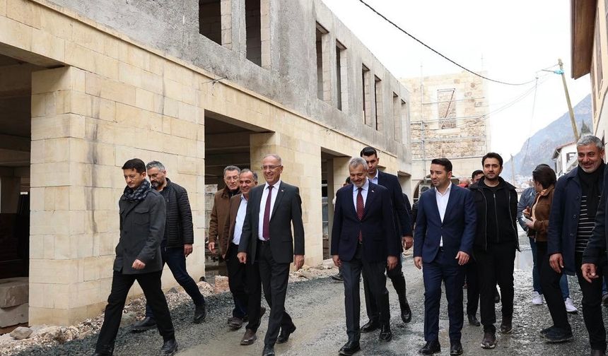 Ayakkabıcılar Çarşısı’nda Çalışmalar Sürüyor.