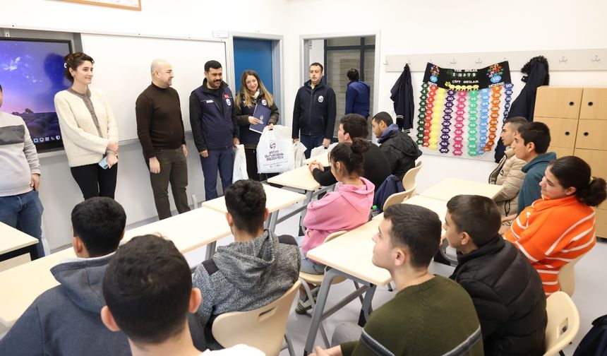 HBB’den Kırıkhan’da Öğrencilere Destek Eli