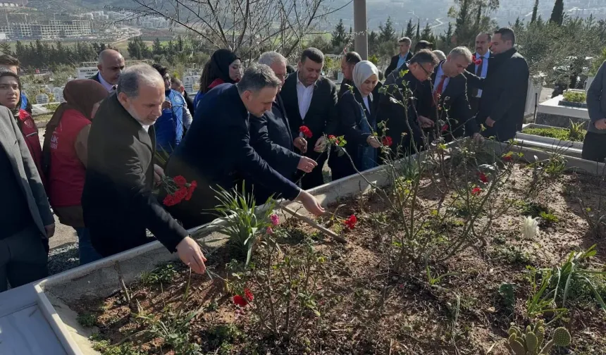 Deprem Şehitleri Dualarla Anıldı