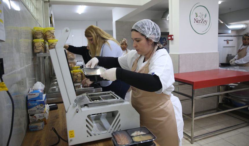 Depremzede Kadınlara Umut Olan Lokanta