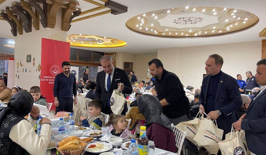 Kırıkhan’da Dünya Yetimler Günü’nde İftar Programı Düzenlendi