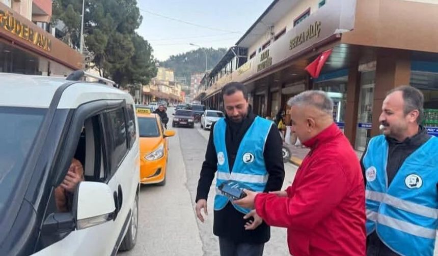 Yayladağı’nda “İftara Beş Kala” Kumanya Dağıtımı