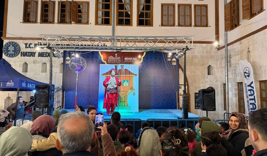 Antakya’da Ramazan Coşkusu: Hacivat ve Karagöz Çocuklarla Buluştu