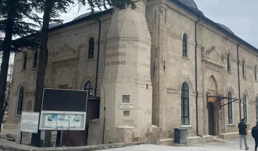 Bakan Ersoy Duyurdu: 3 Tarihi Cami Bayramda Açılıyor