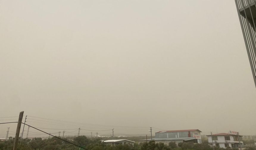 Hatay’da Gökyüzü Toz Bulutuyla Kaplandı