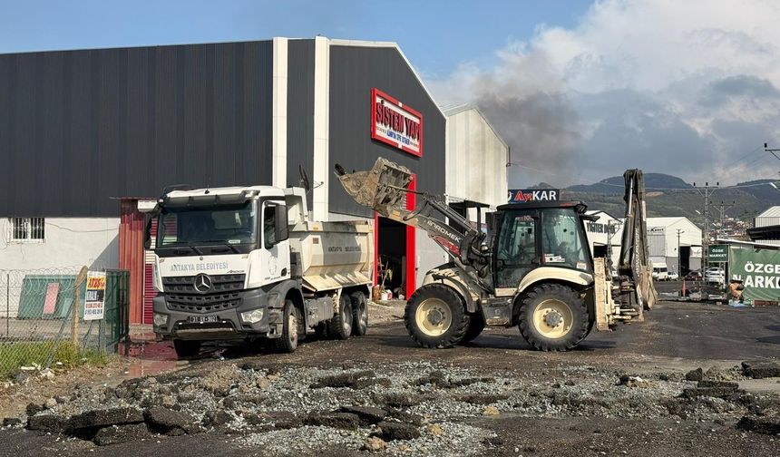 Amanos Konteyner Kent’te Sel Mesaisi Sürüyor