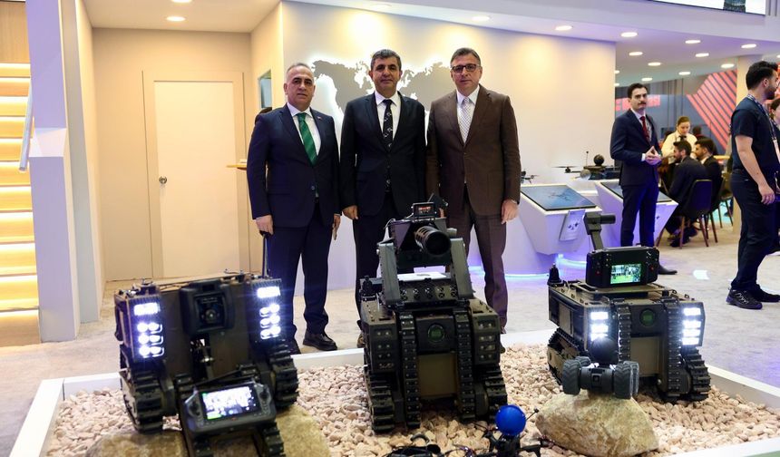 Mustafa Erdoğan’dan Savunma Sanayi Fuarı’nda Mehmet Dönmez’in Standına Ziyaret