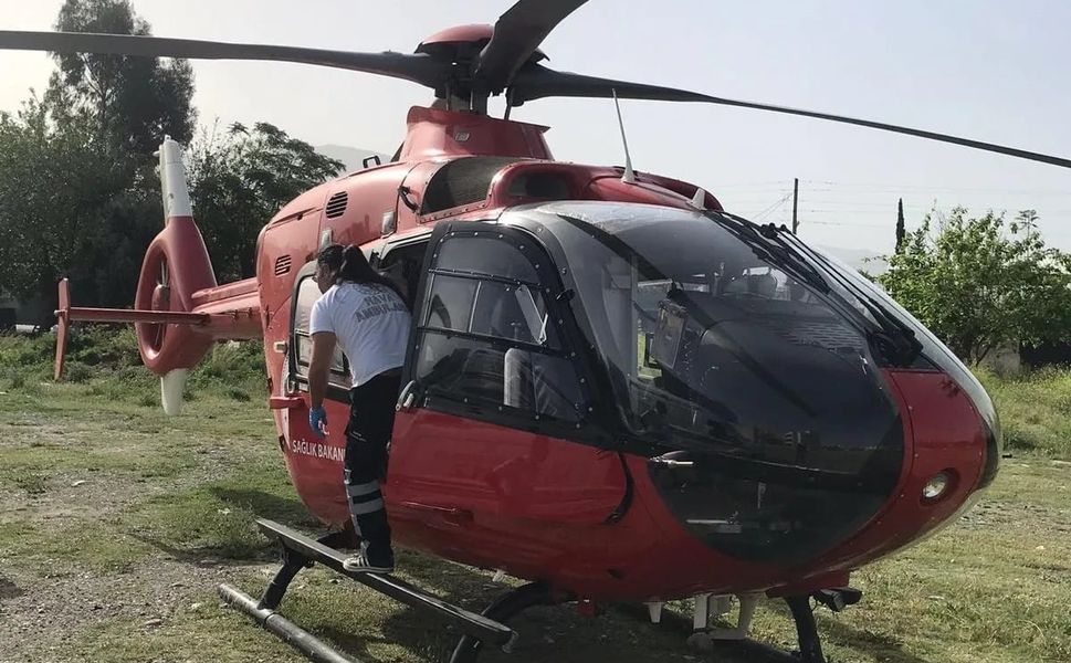 Hatay'da ambulans helikopter 4 günlük bebek için havalandı