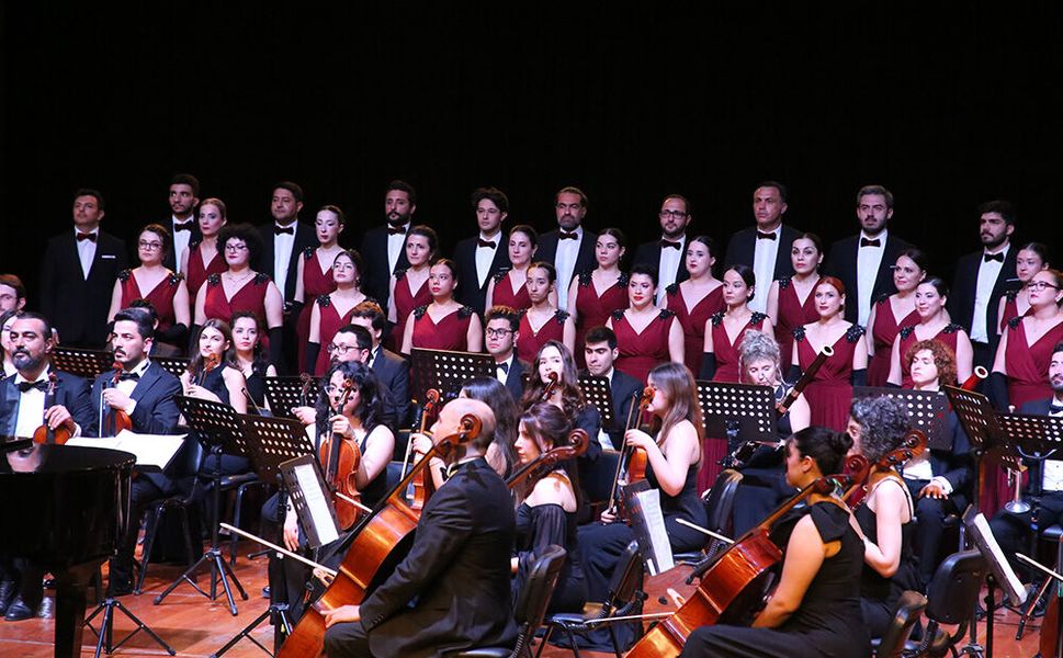 Hatay Filarmoni Orkestrası İlk Konseriyle Sanatseverlerle Buluştu
