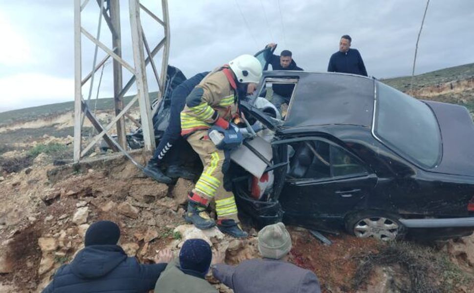Reyhanlı’da Otomobil Elektrik ireğine Çarptı