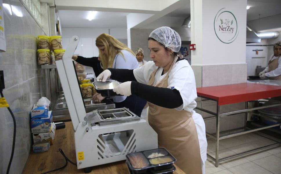 Depremzede Kadınlara Umut Olan Lokanta