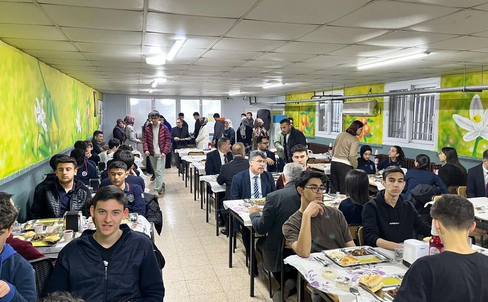 Dr. Harun Tüysüz Erzin’de Öğrencilerle İftarda Buluştu