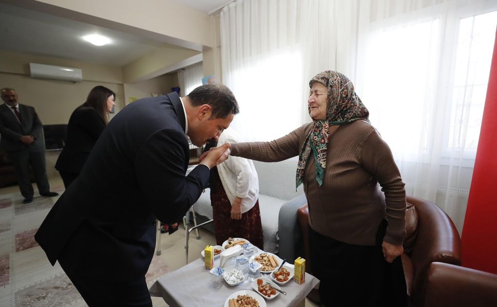 Valimiz Masatlı ve Eşi Huzurevinde Büyüklerle Bayramlaştı