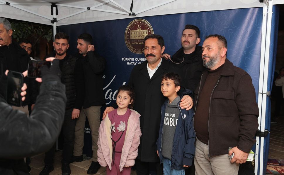 Vali Masatlı Kadir Gecesi’nde Vatandaşlarla Saf Tuttu