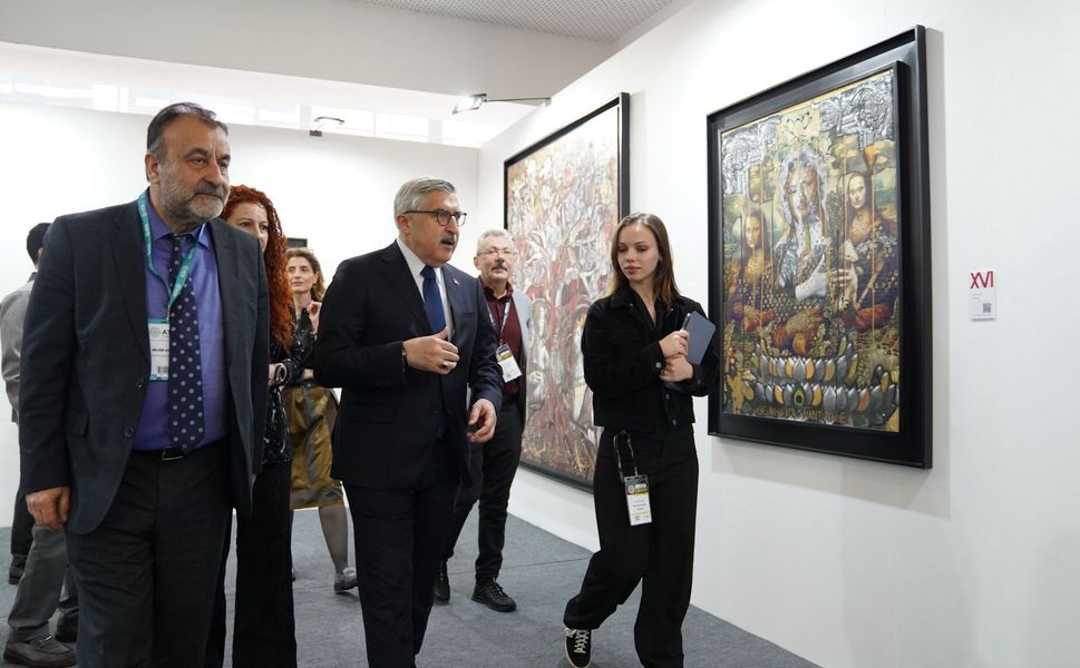 Hüseyin Yayman ArtAnkara Çağdaş Sanat Fuarı’nı Ziyaret Etti