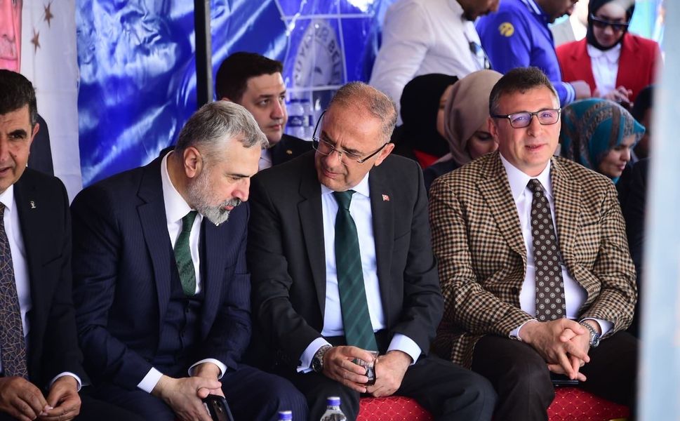 Yapar, 5G Törenine Katıldı