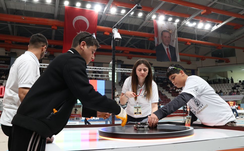 HatayBot Teknoloji Yarışı Final Yolunda
