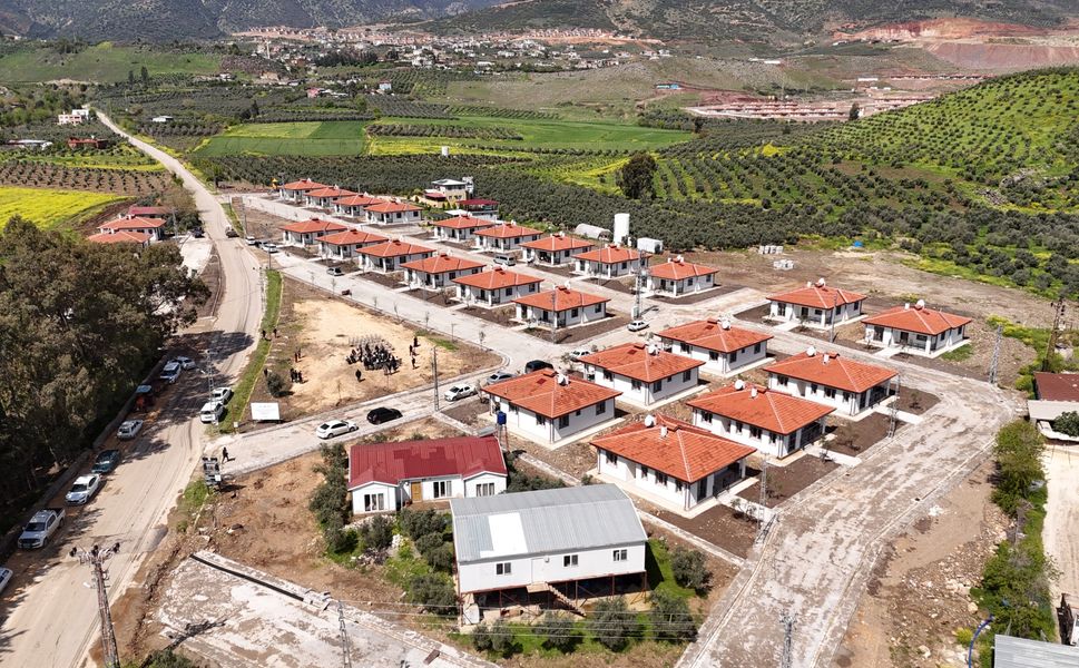 Karamağara’da Köy Evleri Teslim Edildi