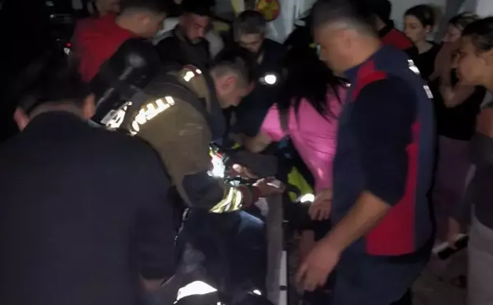 İskenderun’da Konteyner Yangını: 2 Kişi Dumandan Etkilendi