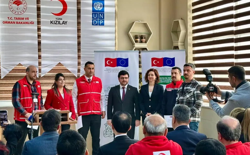 Hatay Arı Yetiştiricilerine Kızılay’dan Tarımsal Ekipman Desteği