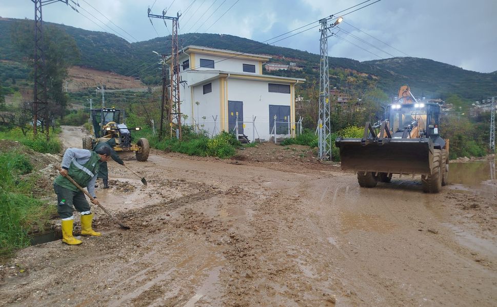 Defne’de Sağanak Yağışa Rağmen Ekipler Sahada