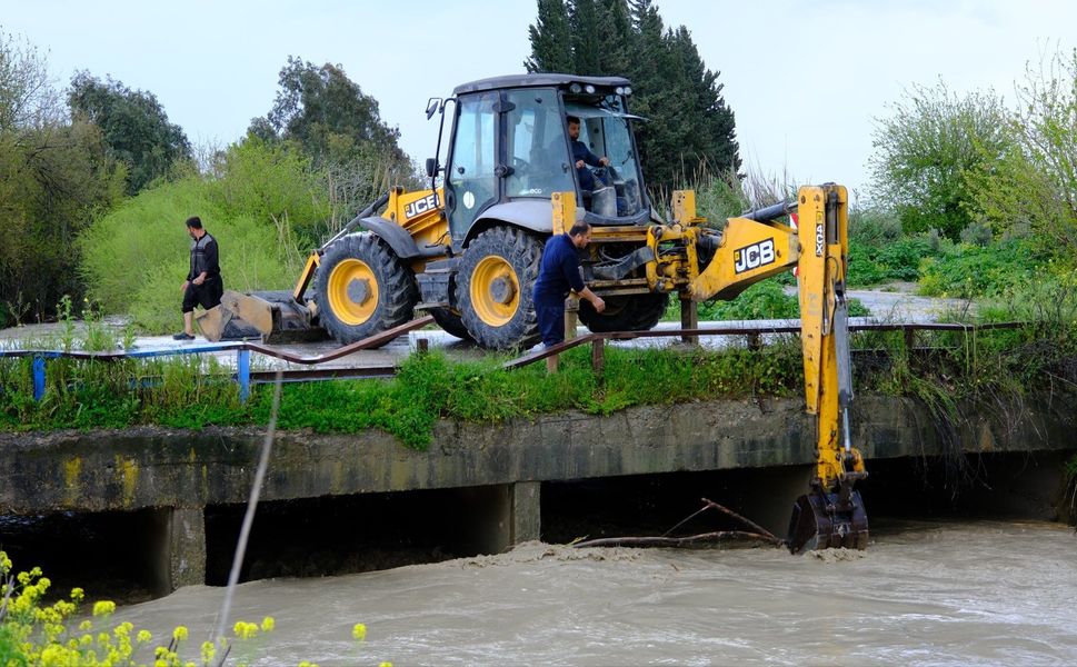 Antakya Belediyesi Sel Bölgelerinde Çalışmalarını Sürdürüyor