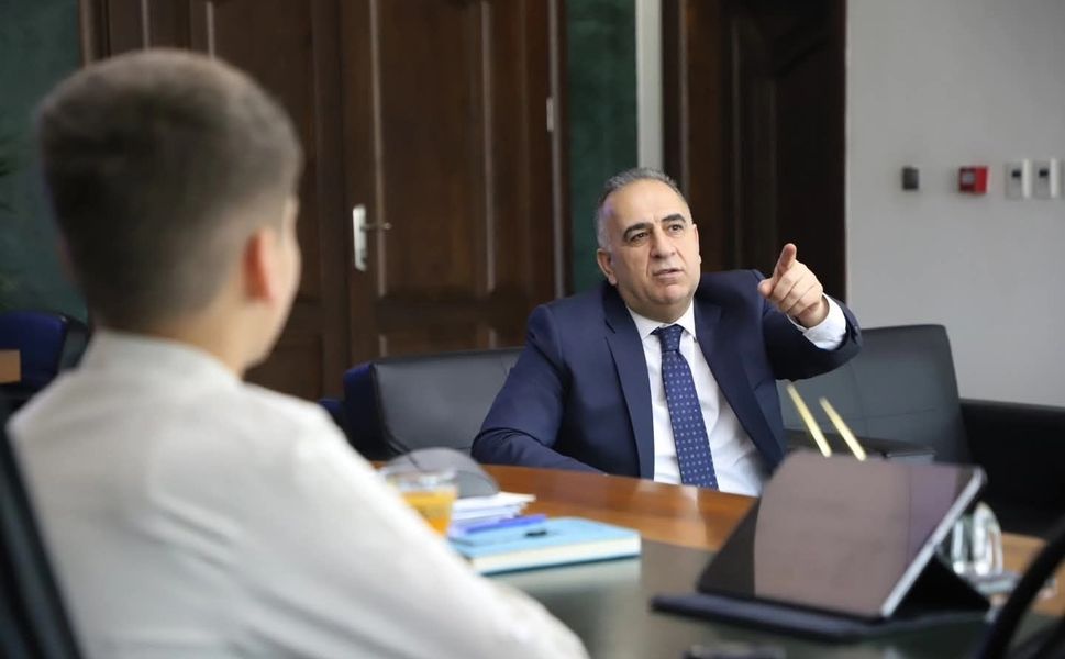 Minik Başkan Haris Koltuğu Devraldı