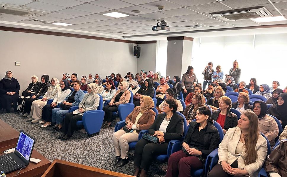 İskenderun’da Kadınlara Dijital Okuryazarlık Eğitimi