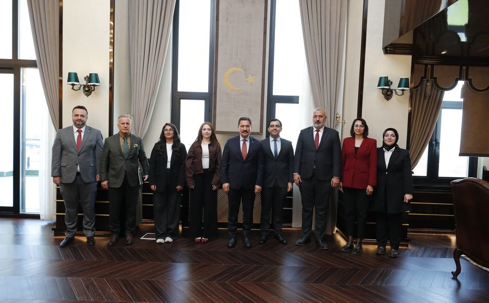 Vali Masatlı, “GENÇ MİXX” Yarışması Birincisi Öğrencileri Makamında Kabul Etti