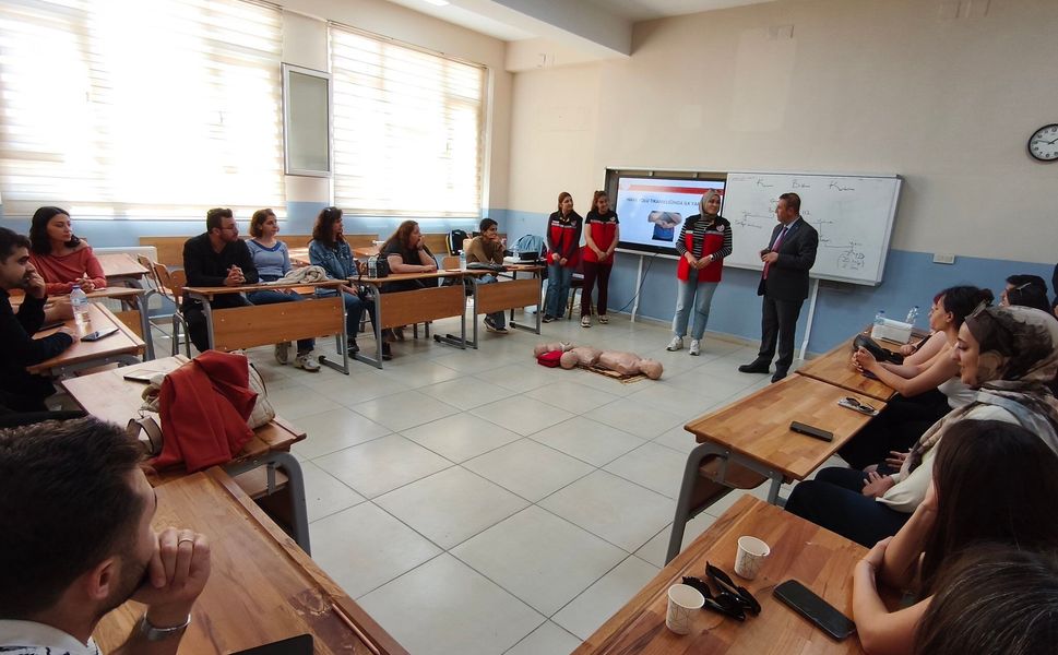 Öğretmenlere İlk Yardım Eğitimi Verildi